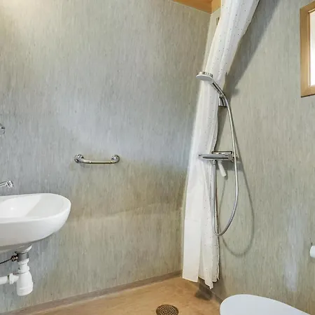 1 Bedroom Awesome In Vaeggerlose Σπίτι διακοπών